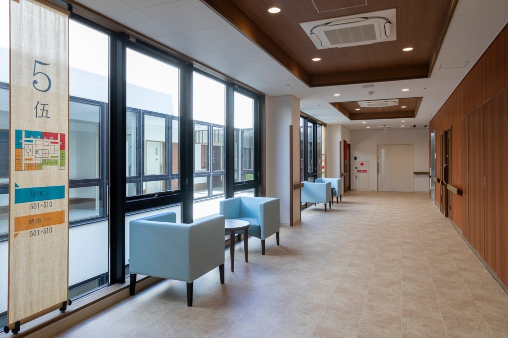 【CareNavi】（ケアナビ） | 医療・歯科・介護・保育の求人‎