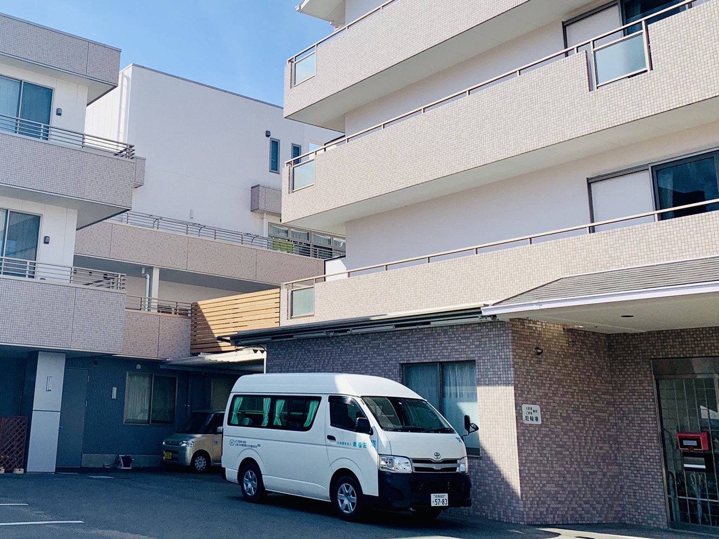 【CareNavi】（ケアナビ） | 医療・歯科・介護・保育の求人‎
